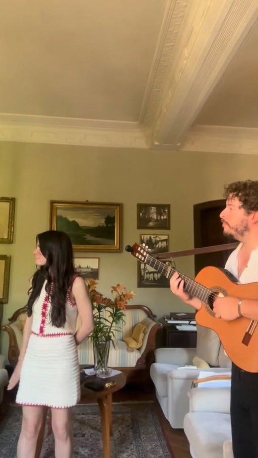 Reunited with my favorite singer @edprosek singing a song we wrote together, in my hometown with all our loved ones around us, what more could I possibly ask for? 

#singersongwriter #italian #newmusic