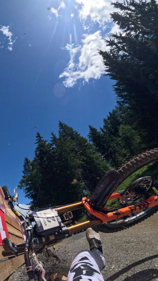 it went all good until it didn‘t 💥 @asavermette crashes in the leogang final but luckily walks away 🙌🏼 #gopro #goprobike