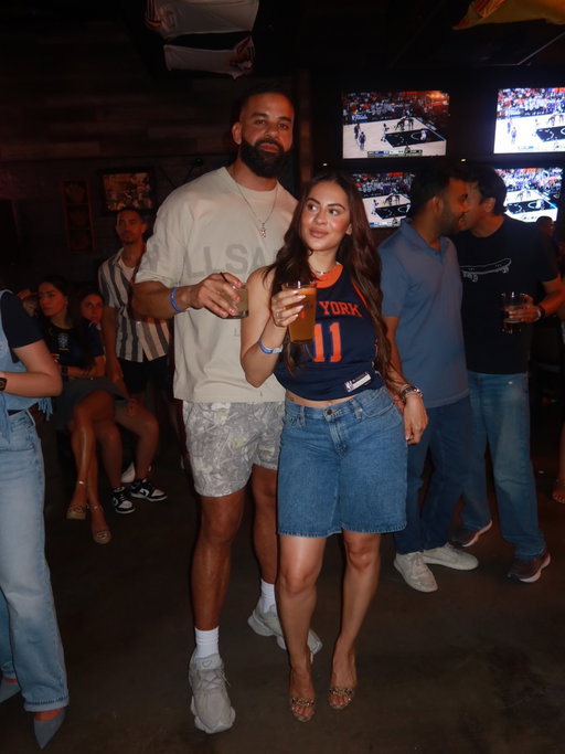 Brb, going to ask my husband to get me a drink in the last 5 minutes of the @nyknicks game 🏀🏆