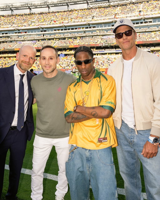 What an atmosphere yesterday for the @fifaworldcup with @michaelrubin and the whole @fanatics family. We saw a great match between @brasil and @equipedumaroc and I think both might find their way into the knockouts! 

At @cardvaultbytombrady we always talk about how sports are truly the one thing that you can’t replicate. The energy in the stadium yesterday was a perfect example of that. So proud to see how passionately fans from around the world are showing up for this tournament. @gianni_infantino and the team at @FIFA have truly outdone themselves and are still just getting started. Hope to get to more games soon. In the meantime I’ll be glued to @foxsports 😂