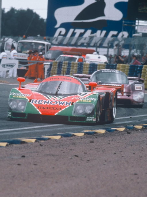 One of the greatest upsets in motorsport happened 35 years ago today.

No one was betting on Mazda, but the 787B roared across the finish line at Le Mans to take home the first-ever overall win for a Japanese manufacturer and a rotary engine.

The following year would see a ban on rotary engines, meaning the 787B holds the immortal record of being the only rotary-powered car to ever win the overall 24 Hours of Le Mans.

The 1991 win remains a testament to Mazda’s #ChallengerSpirit , representing a great deal of determination, hard work and human ingenuity from all those involved in the journey to this victory.

🔴

Il y a 35 ans aujourd’hui, le sport automobile était témoin d’un de ses plus grands exploits. 

Personne ne misait sur Mazda, et pourtant la 787B a franchi la ligne d’arrivée des 24 Heures du Mans en tête, devenant la première voiture d’un constructeur japonais, et la première propulsée par un moteur rotatif, à signer la victoire au classement général. 

L’année suivante, les moteurs rotatifs étaient bannis de la compétition. La 787B détient donc à jamais ce record unique : elle demeure la seule voiture à moteur rotatif à avoir remporté les 24 Heures du Mans, toutes catégories confondues. 

Cette victoire de 1991 incarne encore aujourd’hui l’esprit conquérant de Mazda, fruit d’une détermination sans pareille, d’un travail acharné et de l’ingéniosité de ceux et celles qui ont contribué à cette épopée.