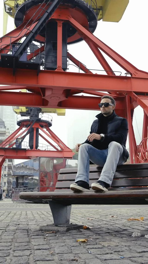Out and About 🍂 @puertomadero.ar 🇦🇷
•
@arseniy_frolov 🎥
•
#BuenosAires #Argentina #PuertoMadero #MensFashion
