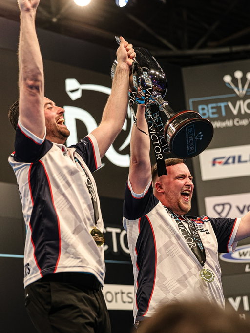 WORLD CUP CHAMPIONSSSS🏴󠁧󠁢󠁥󠁮󠁧󠁿🏆 what a weekend @lukehumphries180❤️