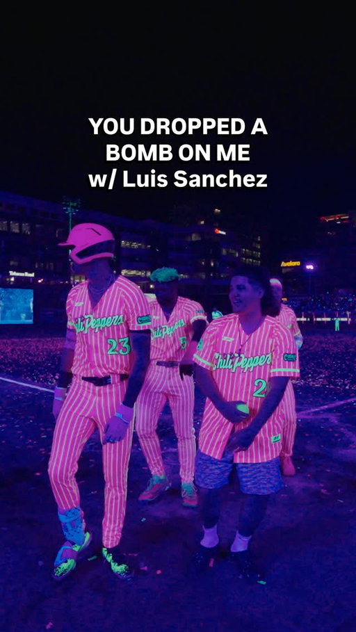 had to drop the BOMB in COSMIC💣 w/ @mtb._.luis 

#linedance #trending #mulletmike #cosmicbaseball #dance