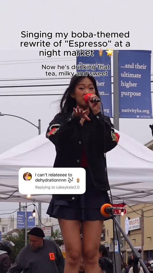 Hope I boosted the boba sales 🤞🧋 Shoutout to @cakeykate2.0 for the fun lyric idea! 💧

Had sm fun performing this at SF’s Sunset Night Market, presented by @sunsetmercantile @wahmeischool @intothestreetssf and @asianinc_ 🌅 

📸: @nehakomatreddy 💕 

#boba #sabrinacarpenter #rewrite #aapi #espresso singing nightmarket
