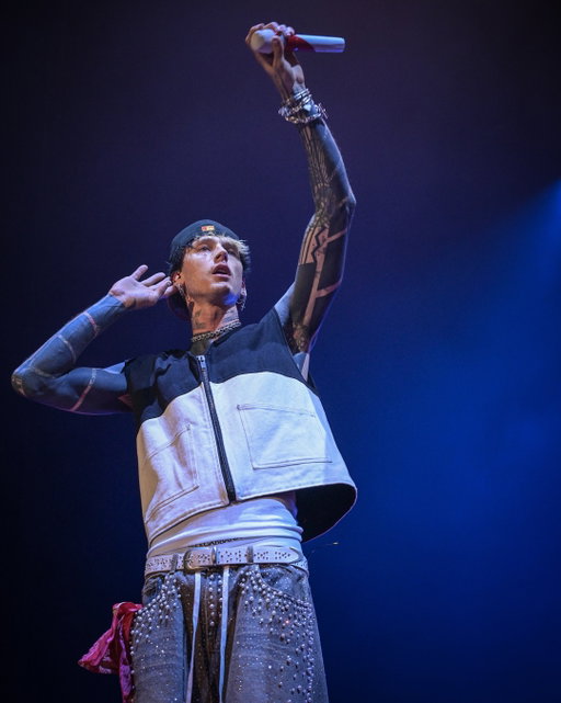 Had the time of our lives with @machinegunkelly 💿

📸: Tom Pandi