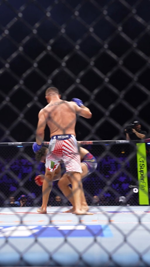 KNOCKDOWN FOR GAETHJE 🤯

THIS FIGHT IS INSANE!!!

[ #UFCWhiteHouse is LIVE NOW on @ParamountPlus | Title fights presented by @CryptoComOfficial ]