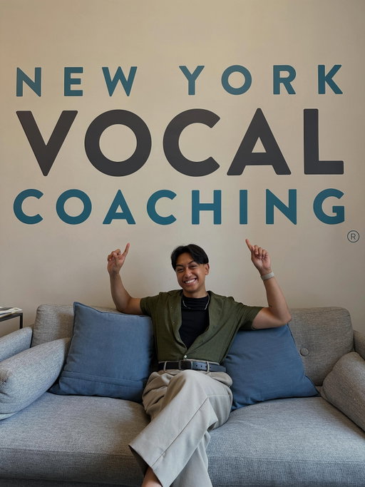 I’m officially a voice teacher at @newyorkvocalcoaching!! 🎶 

NYVC is quite literally the reason I became a teacher 8 years ago: 

Their YouTube channel was my bible as a 15-year-old singer.
I got certified with them in 2022.
They’re one of the most respected studios on the game.

And now, I’m on the team?? ¿?¿😭

On top of that, I finally get to be in my favorite city. It still feels surreal.

Ngl, it’s been a tough few years for me. I feel like I’m emerging from a cave. So I don’t want to give the impression that everything is magically better overnight – it def isn’t.

But it’s reminding me that plans don’t change your life, only actions do.

Deeply grateful. Onwards and upwards 📈
