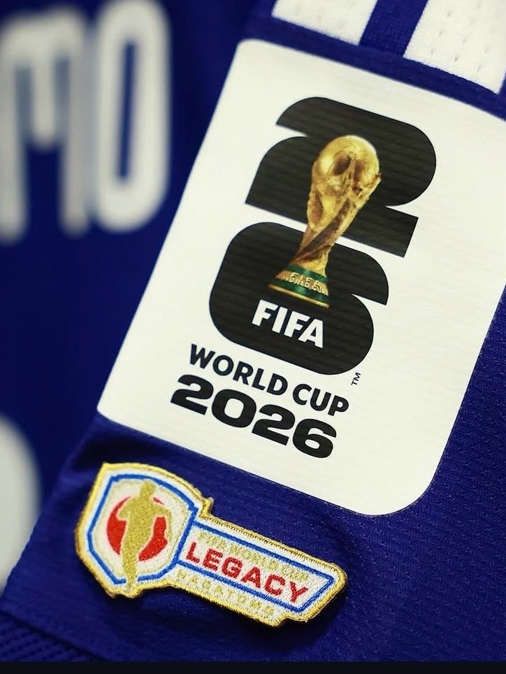 𝑻𝑯𝑬 𝑳𝑬𝑮𝑨𝑪𝒀 𝑷𝑨𝑻𝑪𝑯 ✨ 

Added to the shirt of Nagatomo and debuted on pitch by Manuel Neuer (who cut the sleeves of his long sleeve shirt) the legacy patch is for those who have played at a minimum of 5 World Cups.

Ochoa should have also had one on his shirt during the opening game but didn’t 🤔 

There are three more players who qualify to wear this patch: Lionel Messi, Cristiano Ronaldo and Luka Modric.