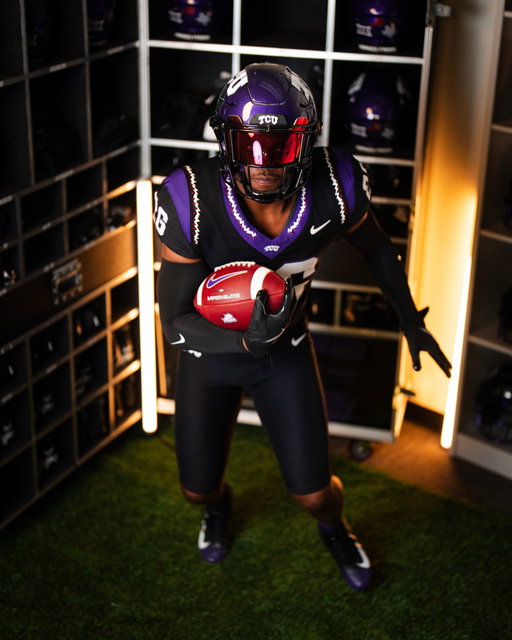 FIRST LOOK | The alternate uniform we’ll wear when we take the field in Ireland‼️

#GoFrogs 🐸 #ForTheWorthy
