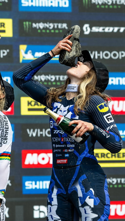 The shoey queen of Leogang 🔥

@annanewkirk_ 

Video: @sleeper.co