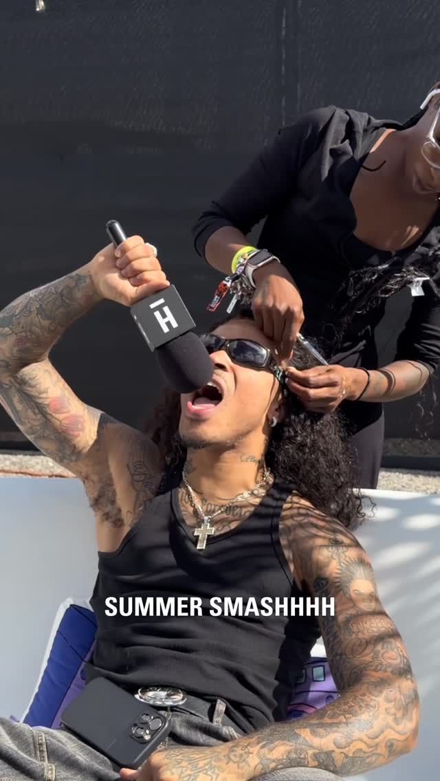 Chat, is @plaqueboymax rocking a new look?

Right before his set at @lyricalemonade’s Summer Smash festival, we caught up with the streamer/producer to chat about his Mount Rushmore of beat makers, proper festival attire, and to grab a quick fit breakdown.

🎥: @byeemj + @suburban.hoodie 

#summersmash #lyricallemonade #festival