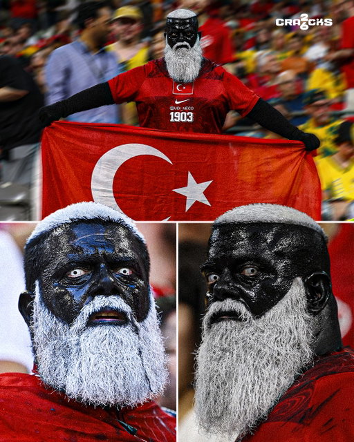 😱 EL HINCHA MÁS VIRAL DEL MUNDIAL

🇹🇷 Udi Neco se convirtió en una sensación de la cultura futbolera. Su verdadero nombre es Necdet Ölçerman.

⚫⚪ Hincha de Turquía y Beşiktaş, viaja a todos lados para alentar. Su look es un homenaje a los colores del club.

🔥 Se hizo famoso en la Euro 2024 y desde entonces aparece en cada estadio de la selección turca.