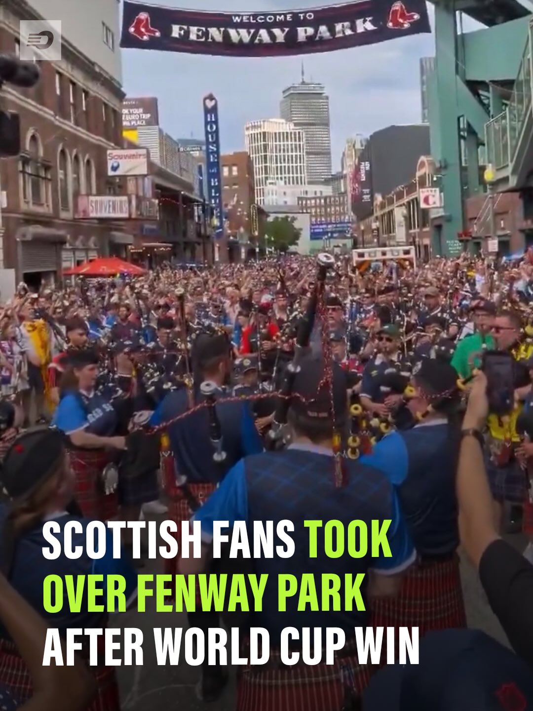 Scottish fans turned Fenway Park into a HUGE PARTY over the weekend 🤩🏴󠁧󠁢󠁳󠁣󠁴󠁿🍻

🎥 @lfgchansky @jackdarylphotography @gqsports 
#scotland #worldcup2026 #boston #fifa #mlb