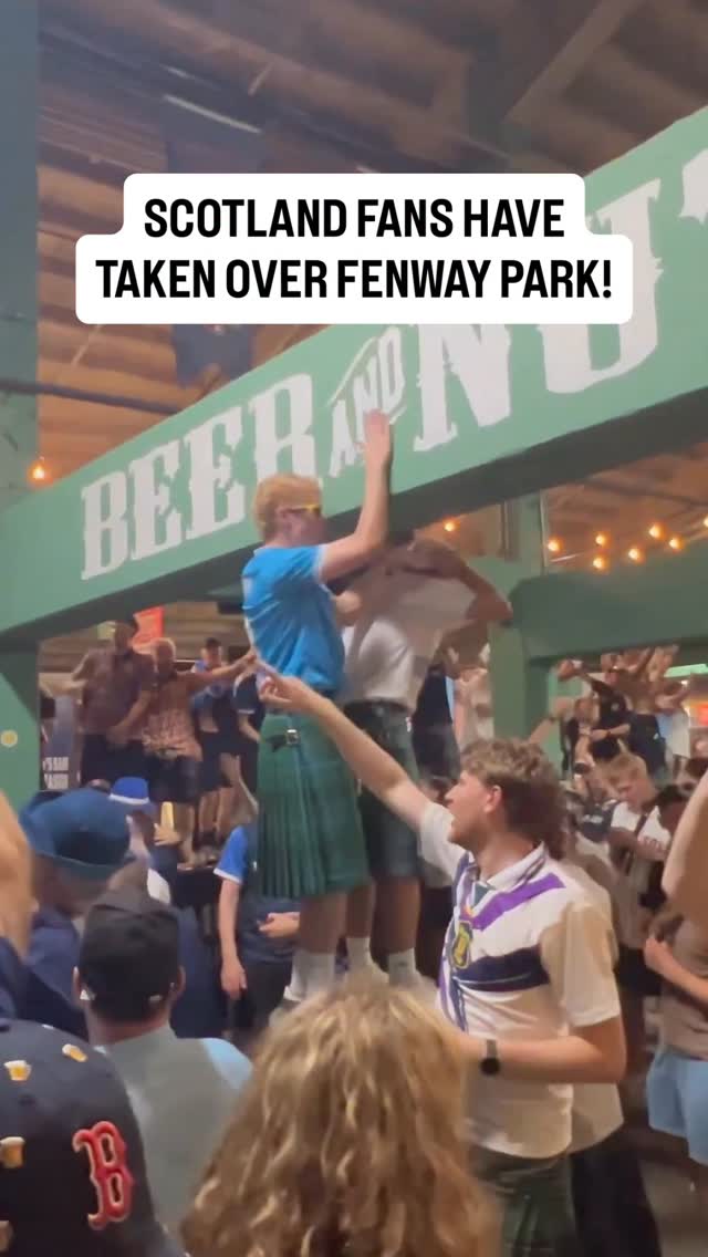 The Tartan Army was keeping the energy high even long after the Red Sox game at Fenway Park concluded 🏴󠁧󠁢󠁳󠁣󠁴󠁿 #FIFAWorldCup

🎥: X/stephenquinntv