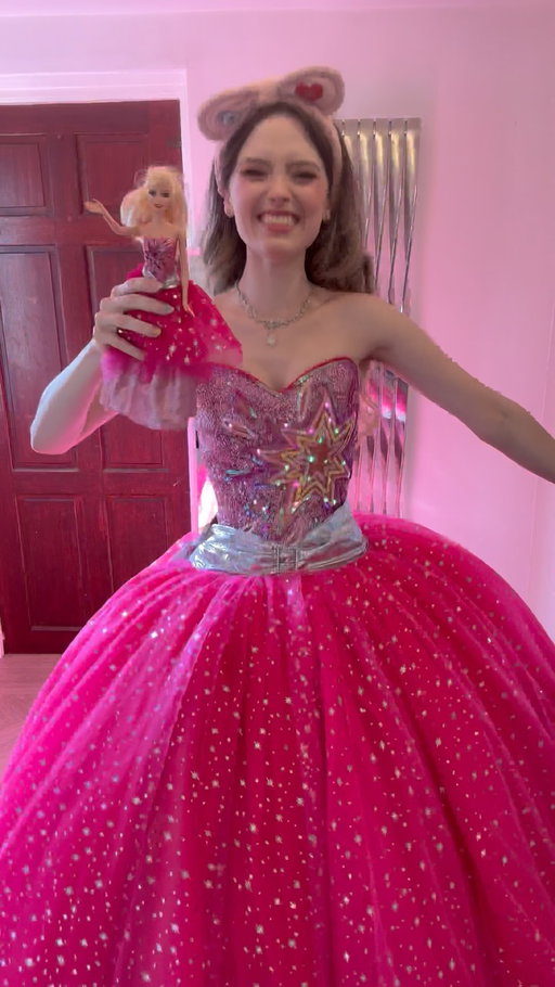 Valentines Vaults: Barbie Fashion Fairytale 💖👗

Hi so last year this giant transformation dress was my big summer project!! 🤩💖
I have been debating what to make this year I am stuck between finally remaking my big live action Cinderella ballgown (which I have been meaning to do for the last 3 years 😅) or another big transformation project?? 
Any suggestions 👀💖

#barbie #barbiefashionfairytale #sewing #diy #dress