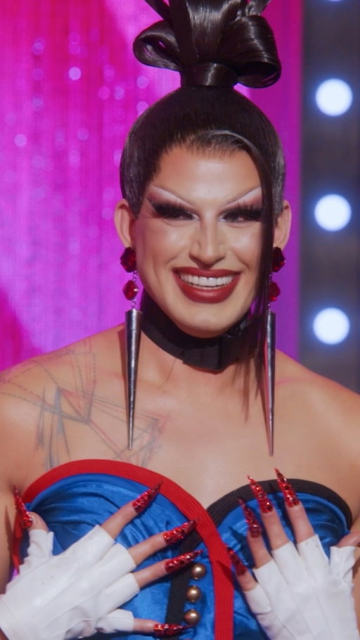 @joeyjayisgay's gold buttons are officially iconic 🤭💛 #AllStars11
