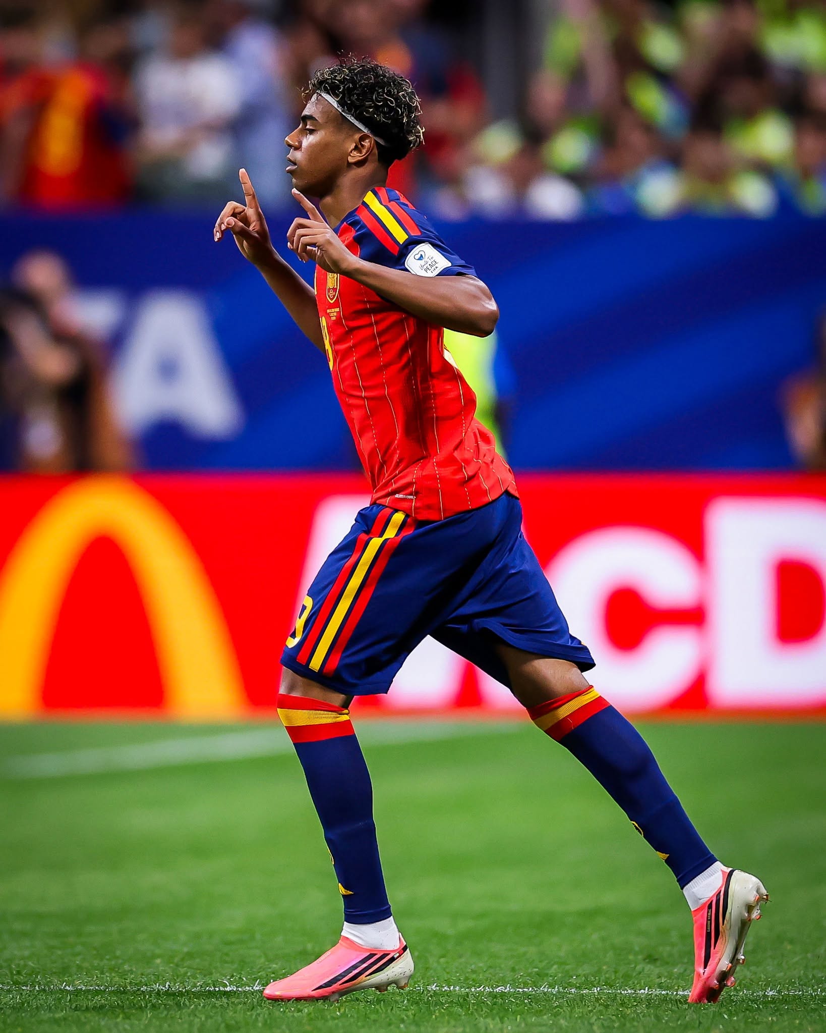 Lamine Yamal subs on for Spain to make his World Cup debut ✨