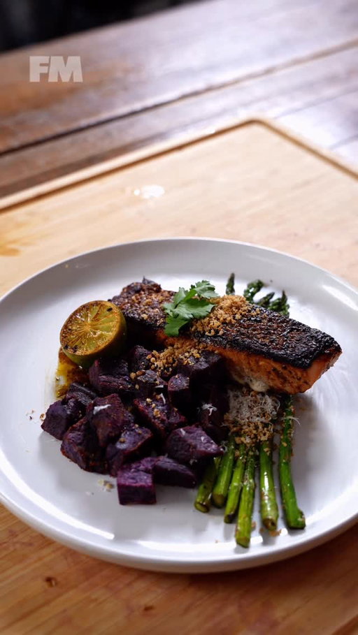 Cooking up my THICK honey jerk salmon for Connie Diiamond & answering your questions 🍯🔥