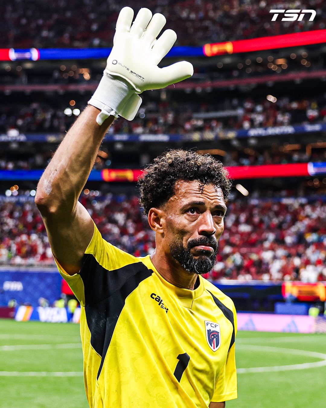Cabo Verde goalkeeper Vozinha was overcome by emotion following the draw vs Spain🥹🇨🇻

▪️40 years old
▪️Making his World Cup debut
▪️Valued at just €50,000 on transfermarkt
▪️7 saves and a clean sheet vs #2 ranked Spain

Incredible🙌