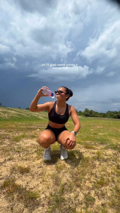 The workouts that humble you are usually the ones you need the most. ☀️
Lately that’s looked like heat training and staying on top of hydration with @propelwater before getting after it! 🏃‍♀️ #propel_partner