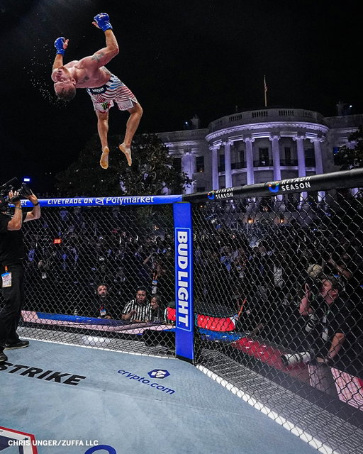Off the top in front of the White House 🔥

These photos of Justin Gaethje go hard 😮‍💨