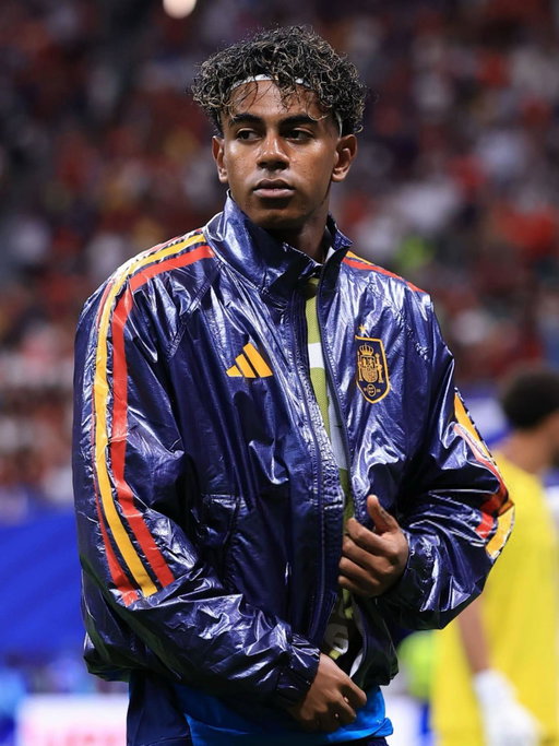 Primer partido del Mundial y sumamos un punto. Sabemos que esto es una competición larga y que el objetivo aún está lejos, seguiremos trabajando y saldrá todo como lo deseamos no dudéis. 

Quiero dar gracias a Dios por permitirme volver a jugar después de la lesión, y también a mi familia por estar siempre a mi lado, apoyándome y acompañándome en cada paso de este camino. 🤞🏾🤎