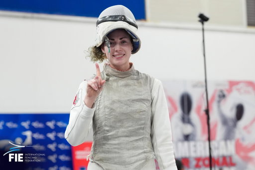 Eleanor Harvey 🇨🇦 WINS🥇at the Panamerican Senior Championships🇵🇪 after defeating Carolina Stutchbury🇺🇸 11-8🥈

Congratulations to Lauren Scruggs 🇺🇸 and Lee Kiefer 🇺🇸 for the bronze 🥉

📸 Bizzi / @luca_pagliaricci 

#fencing #escrime #esgrima #lima #peru