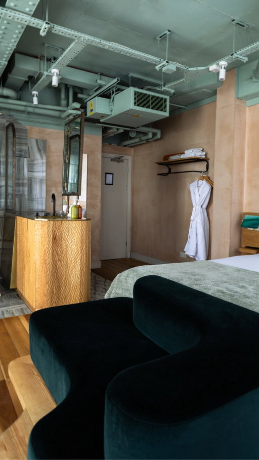 The corner suite is the room we would point a first-time guest to if they wanted to understand what The Alan is really about. 

🎥: @maehemsocial
