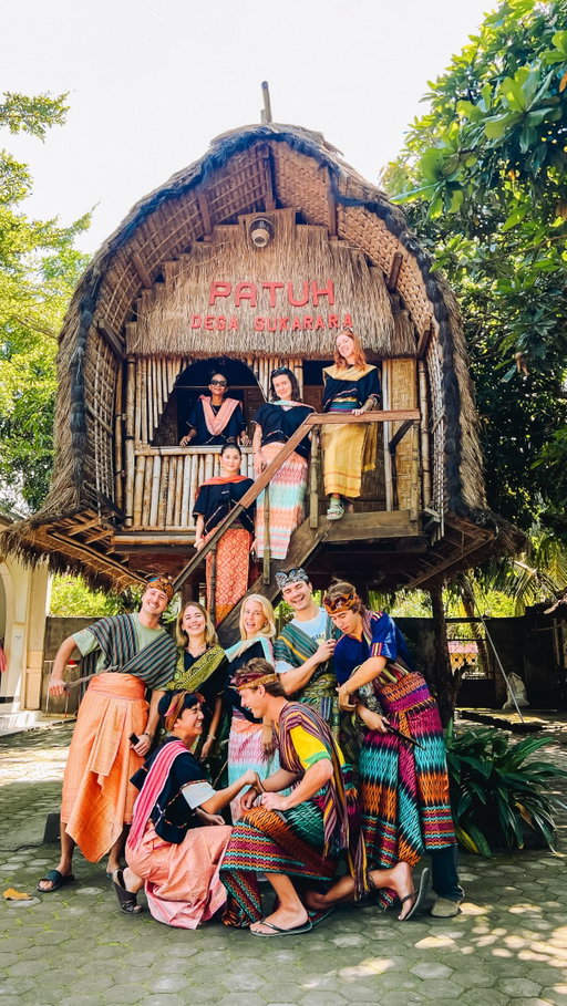 This is your sign to do a music video with your friends on your next trip ✨ We slayed this one 💅🏼

#grouptravel #musicvideo #cinematic #justinbieber #travel