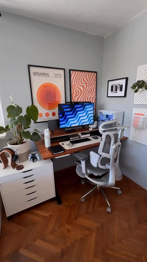 Upgrade or downgrade?👇🏻

If you’re into desk setups, productivity spaces, or WFH aesthetics, you’ll probably like what I post here.

👉 Follow for more setup ideas and upgrades

#desksetup #setuptransformation #wfhsetup #productivity #gamingsetup