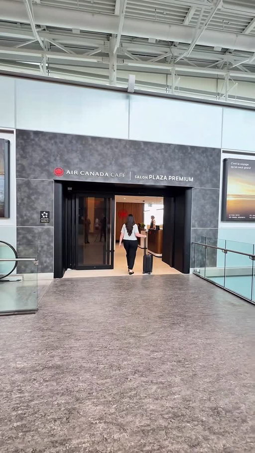 Bonjour, YQB! 👋 Notre premier Café Air Canada à @yqbaeroport ouvre ses portes le 17 juin. 
Vous y trouverez des bouchées d’inspiration locale, un bar complet et un espace conçu pour vous permettre de faire le plein d’énergie avant le décollage. 
.
.

Bonjour, YQB! 👋 Our first Air Canada Café at @yqbaeroport is opening on June 17 with locally inspired bites, a full bar and a space designed to help you recharge before takeoff.