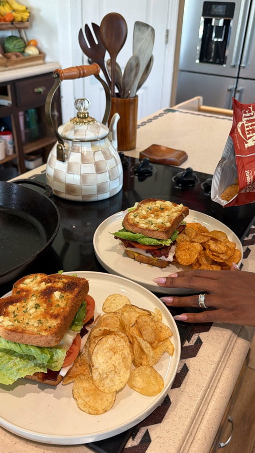summer is the season of good sandwiches and @naturesownbread has the best bread for the perfect sandwich.✨ And now it’s even better because they have made the recipe with fewer ingredients and the same great taste! #ad 

As a home, we love to keep things as simple as possible where we can & Nature’s Own is a staple so we’ve been on cloud 9 about their simpler recipe🥹🤍 

#summerrecipes #NaturesOwnPartner #sandwichrecipe #getbreaducated