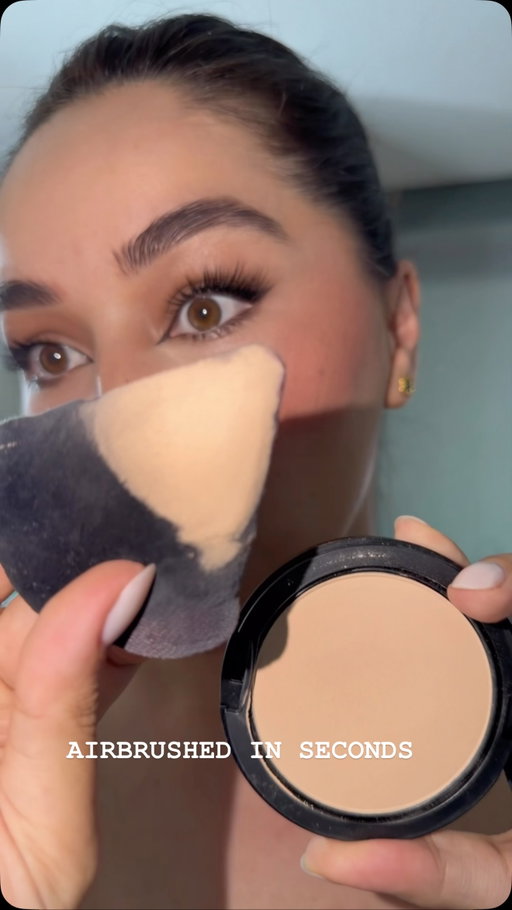 In case you forgot… Studio Fix Powder is one of the fullest coverage powders out there and as a MAC girlie for life, I’m here to remind you 🤤 #maccosmetics @maccosmetics @maccosmeticscanada #powder #settingpowder
