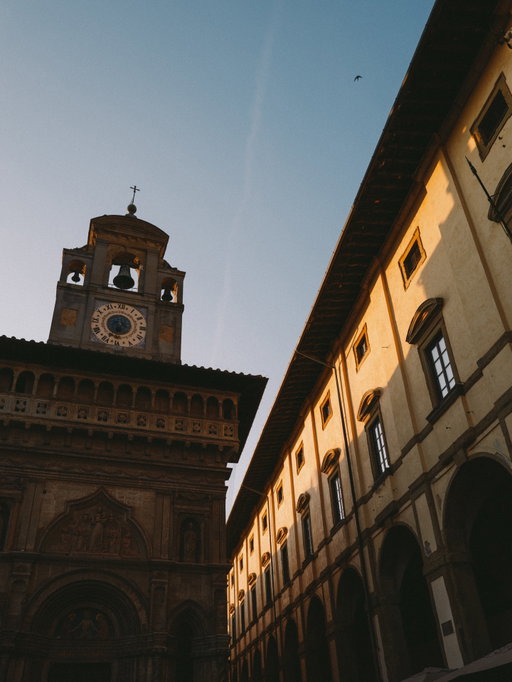 Life in Italy moves at a different pace.

There’s the bustle found in the streets, as people purposefully move towards their destinations.

But there are also the pockets of calm - the notes of a violinist floating through the air.
Friends side by side, relaxing in the afternoon. The golden sun setting on the piazza.