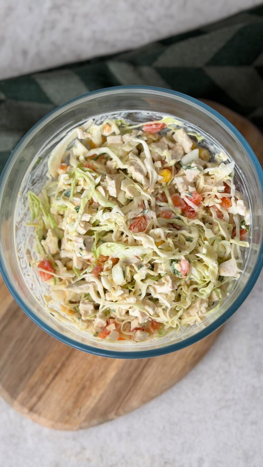 Slaidās līnijas salāti🥗
Svaigi. Sātīgi. Olbaltumvielām bagāti. Un ļoti garšīgi. 

#ēdienublogeris #slaidāvirtuve #recepte #maltīšuidejas