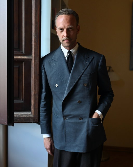 If there’s one person who can define what a double-breasted suit or jacket should feel like on a person, it’s Andreas—not because he is tall and handsome, but because he carries true elegance and personal taste. And we believe a well-tailored bespoke suit or jacket will take his style to another level.
-
The double-breasted jacket Andreas is wearing isn’t his—it’s a bespoke cotton jacket from Jaden’s. You can tell it’s a bit short in both the sleeves and overall length. There are also clear fit differences: Andreas has a more slanted shoulder line and a thicker back than Jaden. The jacket could be roomier through the back and feature a slightly higher collar to better cover Andreas’s long neck—of course, there’s more than that.
-
A bespoke pattern should be created using Andreas’s precise measurements, not based on a reference sample suit or jacket. It’s always easy for tailors to miss minor details that come from natural differences in body sizes.
-
We’re truly honored to craft a new bespoke double-breasted suit for Andreas. We can’t wait to show him how we’ll shape it to make an exceptional double-breasted suit for him.
-
#pitti110 #florence #bespokefitting #doublebreastedsuit