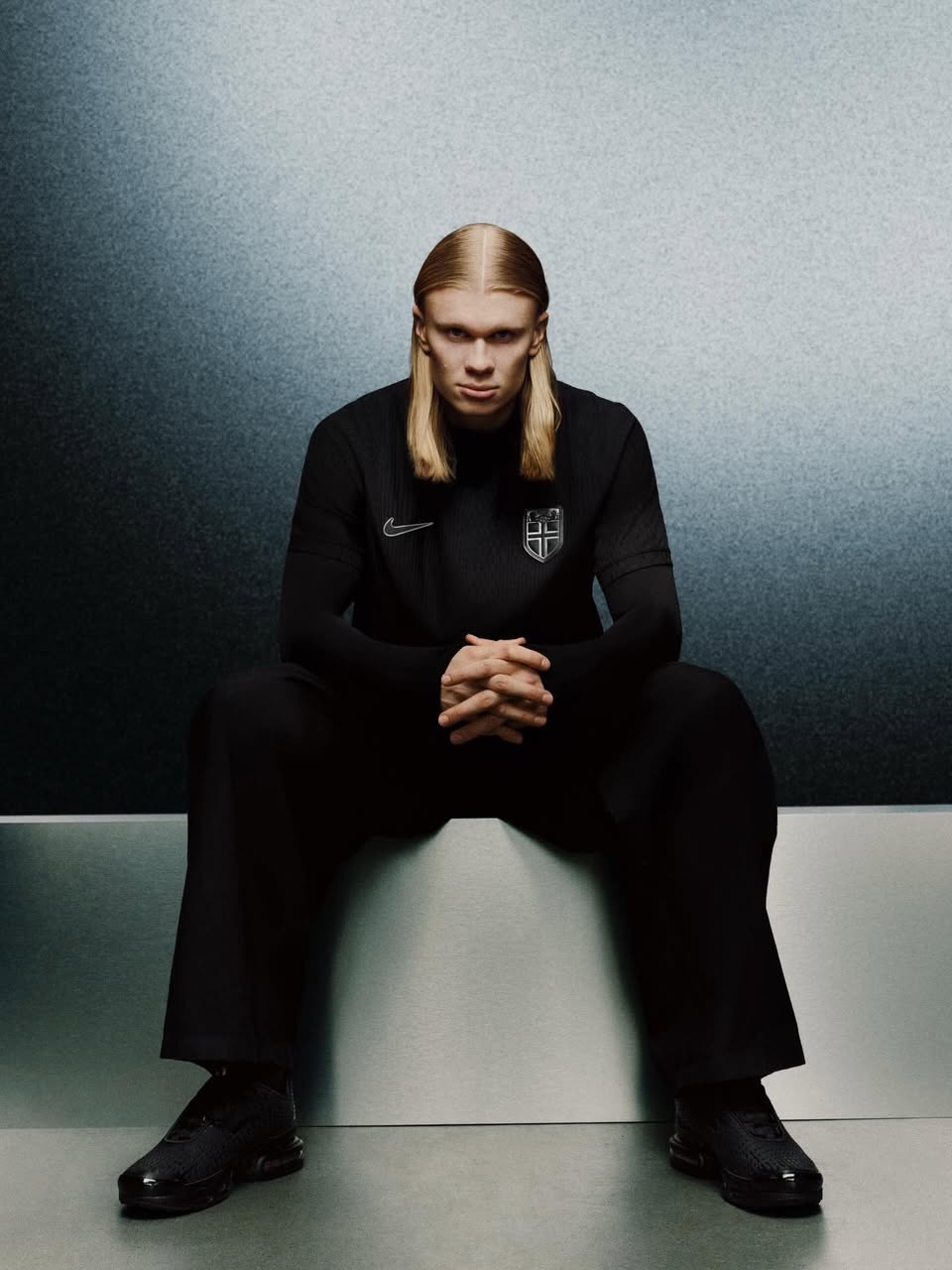 𝑺𝑯𝑰𝑹𝑻𝑺 𝑶𝑭 𝑻𝑯𝑬 𝑻𝑶𝑼𝑹𝑵𝑨𝑴𝑬𝑵𝑻? 🇳🇴

Are these the best shirts at the World Cup? 1997 vibes from the home shirt, the design worn during the qualification campaign the last time they reached the World Cup. Paired with a blackout away, a rare occurrence for a national team shirt.

And Matthew McConaughey loves the print. So why not get yours?

9️⃣ Haaland Print left | Shop Norway 2026 via the link in our bio 👆🛒