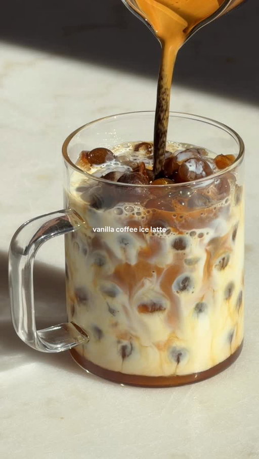 because the ice makes the drink 🧊☕️

details:
- mini coffee ice spheres made with instant coffee & water
- french vanilla syrup @torani 
- whole milk
- double shot @staufs_coffee house blend

#coffee #icedcoffee #homecafe #coffeelover