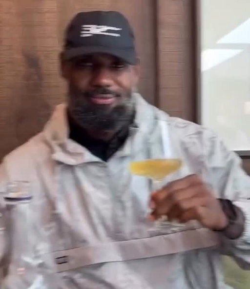 EeEeEeeEEEEEEEE 🤣

Follow @LeBron for more!