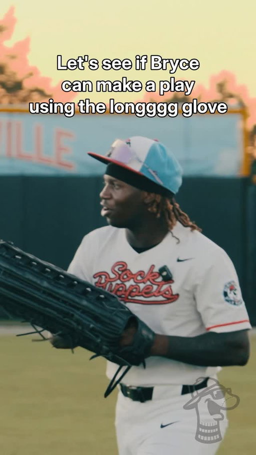 On today’s episode of myth busters, we learn that a bigger glove does not mean higher chance of catching a fly ball. 🫠🤷‍♂️😂

@ballgloveking is a mad man creating this thing.