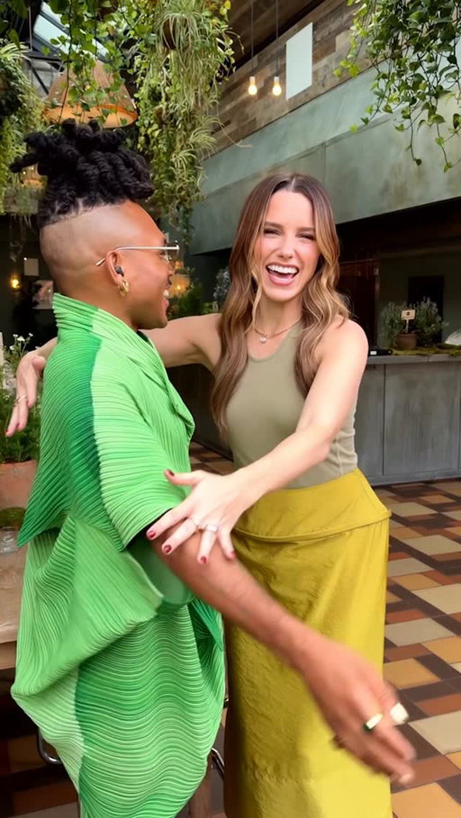 Thanks to @iheartpodcasts and the wonderful team at @miraclegro, I got to host a dinner party with my longtime gardening bestie @plantkween!! I brought honey 🐝 from my garden, we shared rituals for growing your garden—and yourself 🌱 Spoiler: it’s all a @workinprogress, and anyone can do it. The live recorded episode of my podcast is out now, so go give it a listen for tips on starting your own growth journey. Let me know how yours is going below 🪴🌼  #WorkInProgress #MiracleGroPartner #SaveTheBees