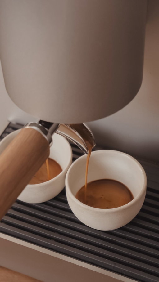 The best alarm clock? 🌅
Fresh beans, the sound of brewing coffee, and a perfectly timed first sip.