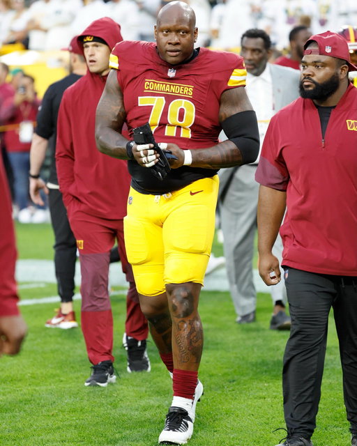 Does Laremy Tunsil have the best OL swag right now? 👀🥶

📸: AP