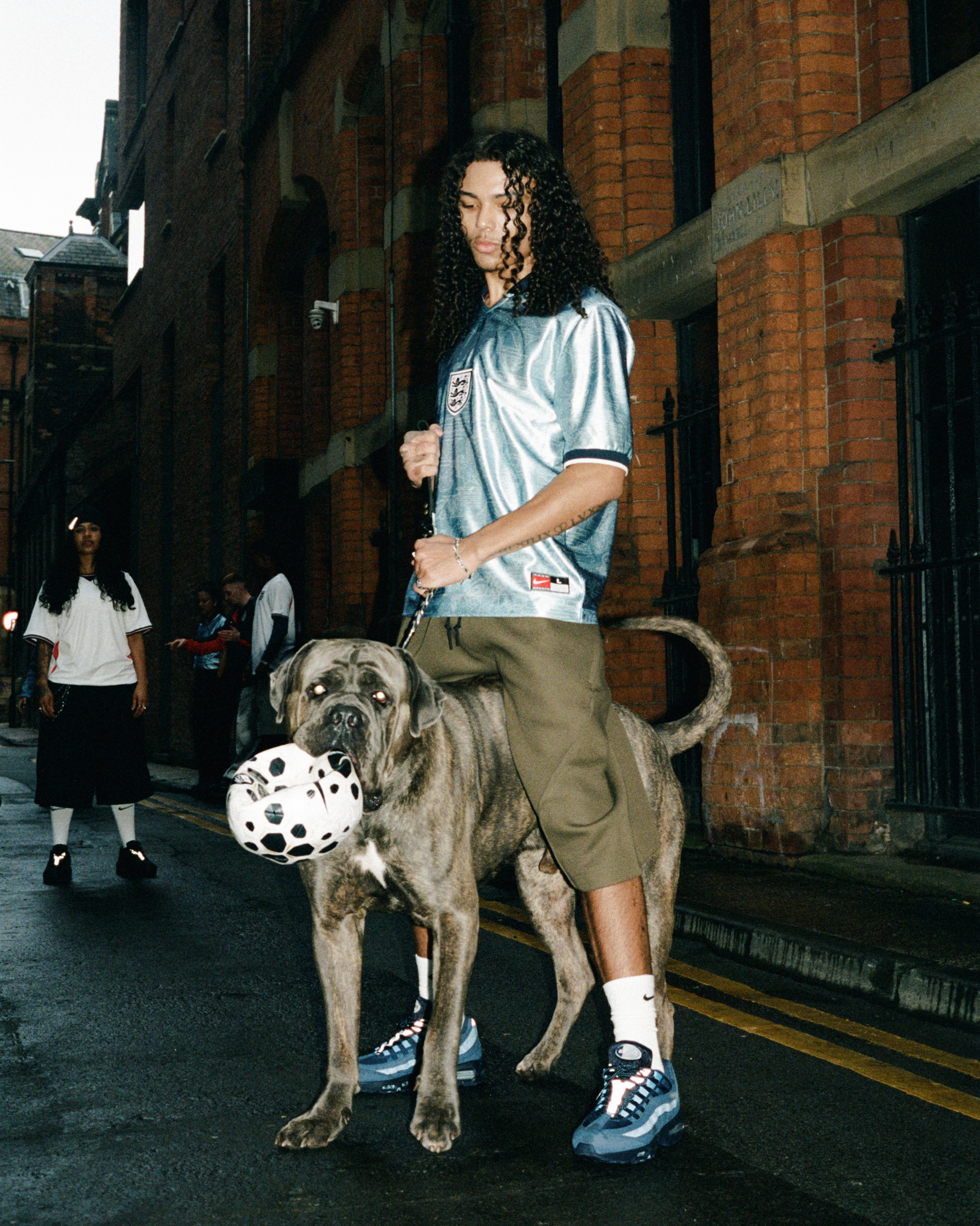 You know what time it is.

England National Team Collection is now available globally on nike.com.