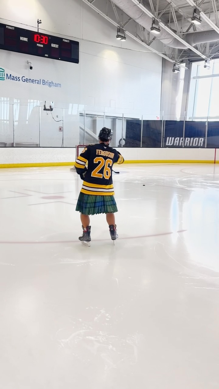 The tartan army has made it to the Bruins 🏴󠁧󠁢󠁳󠁣󠁴󠁿🇺🇸😭

#tartanarmy #boston #scotlandfans #worldcup #bostonbruins