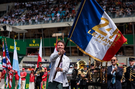 What a weekend! To be able to attend @24heuresdumans in itself is a bucket list opportunity. But to have the privilege to experience it like I did this year was not something I could have ever have dreamed of.
Wasn’t sure if my little cyclists arms would be able to wave the most iconic start flag in motorsport actually, but it was an honour I’ll be forever grateful for.
Thank you @circuitdes24heures @pierrefillonaco @fiawec_official and congratulations on an amazing event.

📸 DPPI