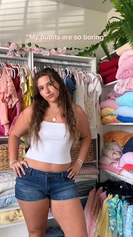Try this fashion hack to add more color to your outfit!
#outfitideas #outfitinspo #summeroutfit #fashionhacks #fashioninspo