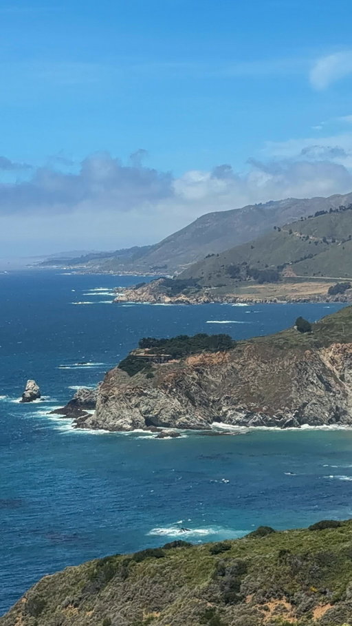 And I definitely recommend driving Highway 1 southbound. That way, the passenger is the one closest to the edge with all of the incredible views, which means they get the best photos too. There are so many pull-offs along the way, and we stopped so many times and discovered some incredible places.

California, you’re incredible!! Fun fact: the Santa Lucia Mountains in Big Sur have one of the steepest mountain-to-ocean elevation drops in the world, rising dramatically from the Pacific coastline. No wonder this drive feels so unreal🥹😝🚗