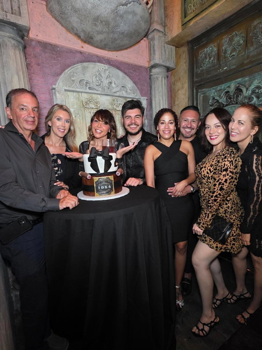 Birthday Scene! 
Cuban Vibes! Good Energy! Jaw-Dropping Cake! 🎂 
Thank you @smallcakeslakemary / @smallcakesclermontfl
Celebrating at @cubalibreorlandofl